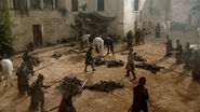 Jaime Lannister attacks Eddard in King's Landing in "The Wolf and the Lion".