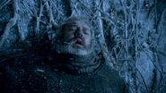 Hodor holds the door so Bran and the others can escape.