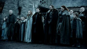 Sansa and her family await the arrival of the king in "Winter is Coming".