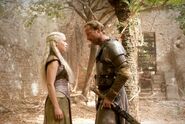 Jorah begs Dany to leave Qarth Season 2