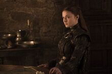 Санса Старк за столом 8x01.jpg