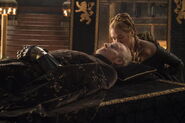 Cersei gives her father one final kiss in "The Wars To Come."