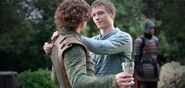 Loras's sparring outfit in "Kissed by Fire": notice that it is bold green because it is used for fighting, instead of the softer teals the Tyrells normally wore through Season 4.