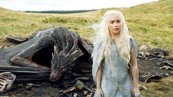 Daenerys und Drogon.