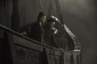 Лорд Бейлиш принимает Сансу на борту своего корабля. («Разрушительница цепей»)
