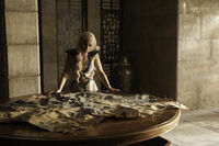 Daenerys em sua mesa