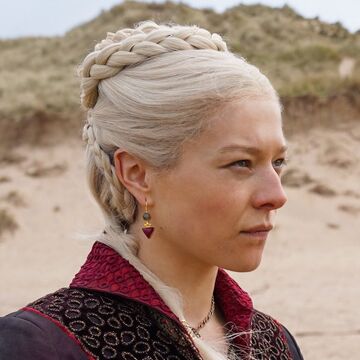 https://static.wikia.nocookie.net/gameofthrones/images/a/a6/Rhaenyra_Targaryen_Infobox.jpg/revision/latest/top-crop/width/360/height/360?cb=20210505155639