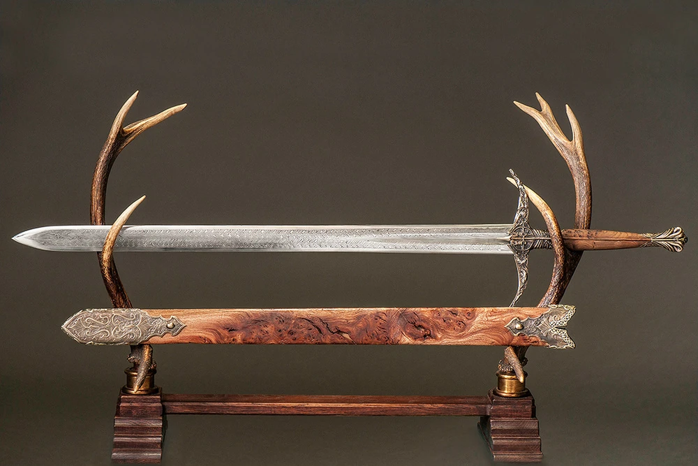 Мечи валирийская сталь. Меч из валирийской стали джона сноу. Сталь из игры престолов. Сталь из игры престолов. Мечи валирийская сталь.