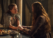 Sansa rozmawia z ciotką Lysą.