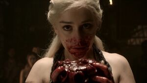 106 Daenerys isst Pferdeherz