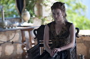 Margaery's mourning wear, in contrast to Cersei's, simply switched the base color from teal-green to black...while still keeping bright gold rose embroidery.