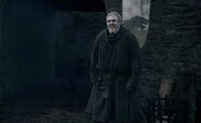 Hodor greets Summer the direwolf in "What is Dead May Never Die".