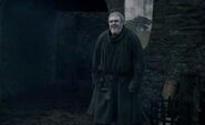 Hodor greets Summer the direwolf in "What Is Dead May Never Die".