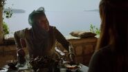 Lady Olenna holding a plate of lemon cakes