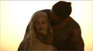 Drogo i Daenerys podczas nocy poślubnej.