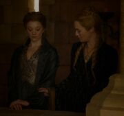 Cersei eyes Margaery's mourning wear 405