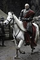 Тайвин Ланнистер 2x04 1.jpg (1,01 Мб) Тайвин в Харренхоле. («Костяной сад»)