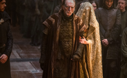 Walder Frey presents Roslin