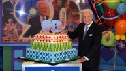 Ap.jpg (76 KB) Bob Barker with his 90th birthday cake.