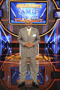 CelebrityFamilyFeud-Steve-Harvey