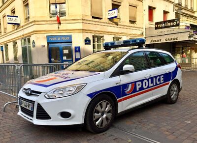 Car Police Secours — Wikipédia