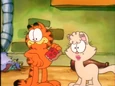 Garfield patrzy się na zegarek, którego nie posiada.