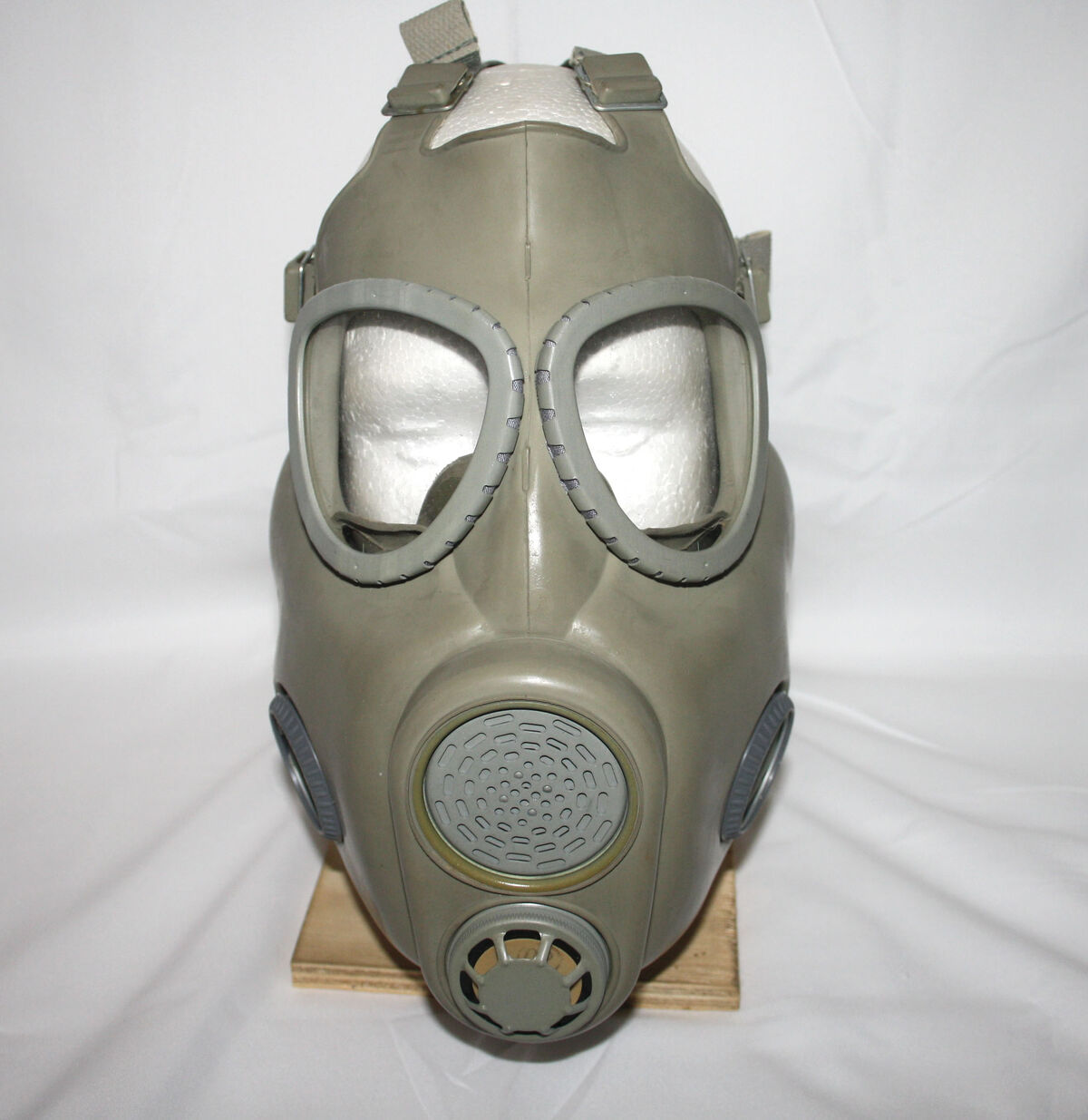 M10 | Gas Mask and Respirator |