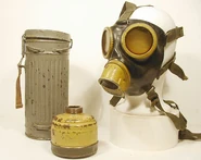 Yellow painted GM38 from Johannes' collection (http://gasmasklexikon.com/)