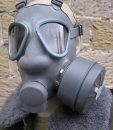 M/61 version 2 gas mask