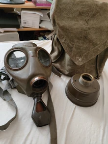 wz,38 mask with wz.32 bag and C2 cannister from EvilRaven's collection