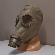 Fourth version (1966 - early 1969): setting plate of outer exhale valve is removed and the rim around this valve is lowered (not in early masks from first half of 1966)