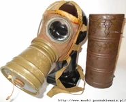 A.D.35 kit with filter, facepiece and 1st variant carrying tin.
