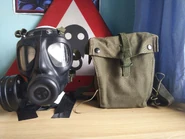Left-handed variant with older '58 pattern haversack