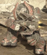 Guardia Theron Salvaje en el techo del Hotel Regency. Nótese la ausencia de la falda de cuero y que el color de la armadura y del casco son distintos entre si.