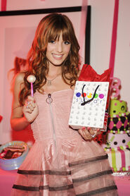 Bella thorne 1287096485