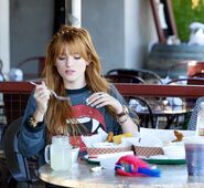 Bella-thorne-spiky-haorband