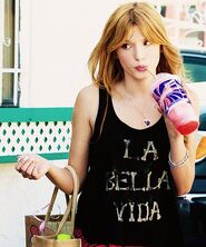 Bella-thorne-slushie