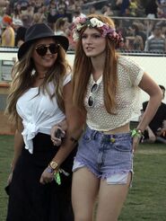 Bella-thorne-flower-crown-at-festival