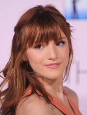 Bella-thorne-old-look-pink