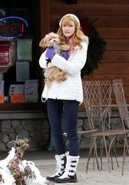 Bella-thorne-snow-outfit-with-Kingston