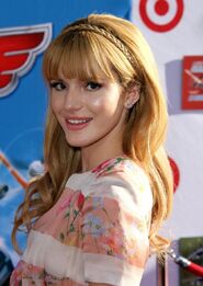 Bella-thorne-at-the-Disney-Planes-premiere-(3)