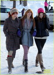 Bella-thorne-in-the-snow-with-pals