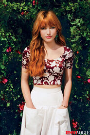 Bella-thorne-floral-outfit