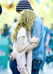 Bella-thorne-Bristan-hug-in-street