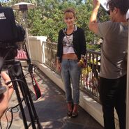 Bella-thorne-being-filmed-navel-showing