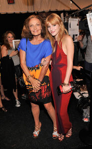 Bella-thorne-with-sweet-old-lady