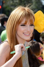 Bella-thorne-at-the-kids-choice-awards