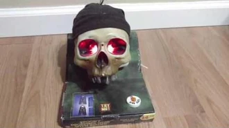 Gemmy_animated_head_dropping_skull_(Uncommon)