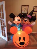 Mickey & Minnie w/ pumpkin (Prototype)