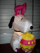 Snoopy with Easter Egg